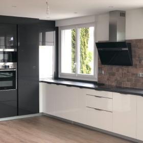 RÉALISATION D'UNE CUISINE SUR MESURES DANS CAEN PAR LARO AMÉNAGEMENT D'INTÉRIEUR