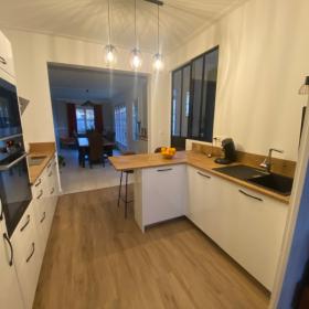 Rénovation et aménagement d’intérieur d’une maison sur Courseulles sur Mer avec la réalisation par Laro