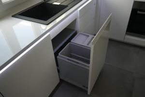 CUISINE BLANC BRILLANT APPARTEMENT CAEN PAR LARO AMENAGEMENT D'INTERIEUR