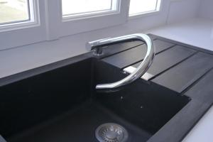 CUISINE BLANC BRILLANT APPARTEMENT CAEN PAR LARO AMENAGEMENT D'INTERIEUR
