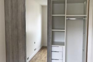 LE DRESSING N'EN FINIT PAS DE SÉDUIRE, CHIC ET ÉLÉGANT IL EST DEVENU UN ATOUT DÉCO !