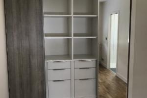 LE DRESSING N'EN FINIT PAS DE SÉDUIRE, CHIC ET ÉLÉGANT IL EST DEVENU UN ATOUT DÉCO !