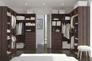 LE DRESSING N'EN FINIT PAS DE SÉDUIRE, CHIC ET ÉLÉGANT IL EST DEVENU UN ATOUT DÉCO !