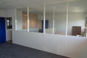 CLOISONS MODULAIRES ALUMINIUM PAR LARO AMENAGEMENT D'INTERIEUR