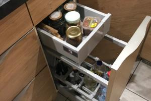 CUISINE MÉLAMINÉ AVEC DÉCOR BOIS CHÊNE ET POSE D'UNE VERRIÈRE