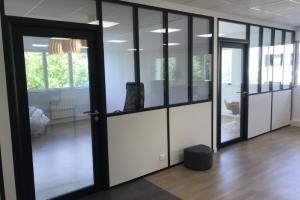 AGENCEMENT DE BUREAUX PROFESSIONNELS RÉALISÉ PAR LARO AMÉNAGEMENT D'INTÉRIEUR