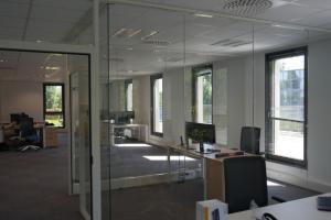 CLOISONS MODULAIRES ALUMINIUM PAR LARO AMENAGEMENT D'INTERIEUR