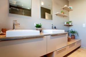 MEUBLE DE SALLE DE BAIN TEQUILA MÉLAMINÉ BEIGE CAPPUCCINO AVEC LARO 