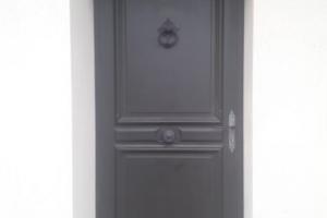 Remplacement d’une porte d’entrée par Laro Aménagement d’intérieur