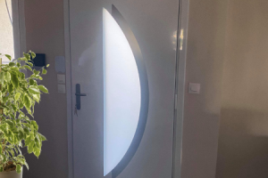 Remplacement d’une porte d’entrée par Laro Aménagement d’intérieur