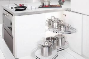 ÉLÉMENTS BAS D'ANGLE DANS VOTRE CUISINE AVEC LARO AMÉNAGEMENT D’INTÉRIEUR