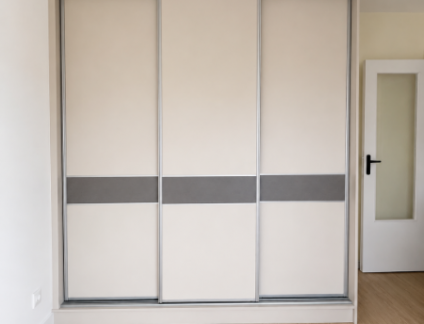 Réalisation d’un placard sur mesure avec portes coulissantes dans une chambre à Caen