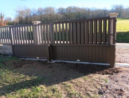 Portail, portillon et clôture aluminium posés près d’Aunay-sur-Odon par Laro Aménagement d'intérieur