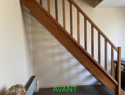 UN AMENAGEMENT DE PLACARD SOUS ESCALIER SUR MESURE PAR LARO AMENAGEMENT D'INTERIEUR