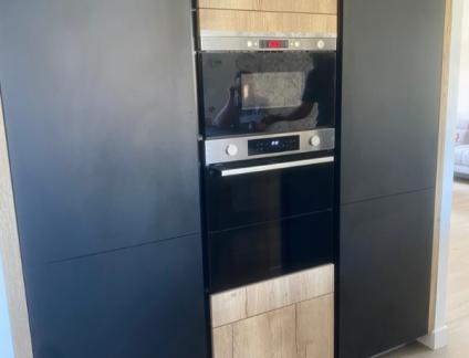Cuisine réalisée par LARO, entreprise de rénovation d'intérieur et cuisiniste à Caen