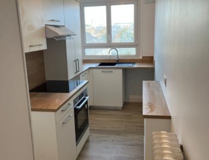 Réalisation d’une cuisine sur mesure dans un petit espace à Caen