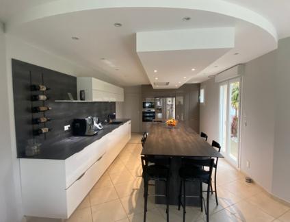 Nouvelle réalisation par LARO, entreprise de rénovation d’intérieur et cuisiniste à Caen