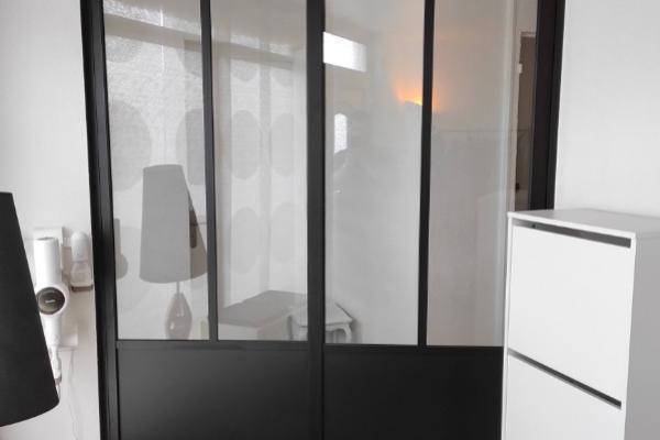 Verrières sur mesure en aluminium noir par Laro,entreprise de rénovation d’intérieur et cuisiniste à Caen