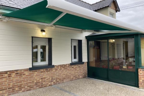 PROFITER DE VOTRE EXTÉRIEUR AVEC NOS PERGOLAS ET NOS STORES BANNES 