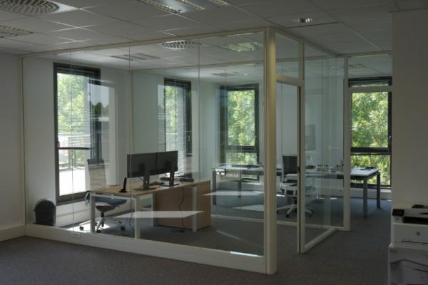 CLOISONS MODULAIRES ALUMINIUM PAR LARO AMENAGEMENT D'INTERIEUR