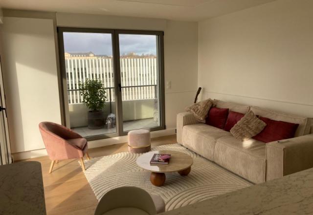 Réalisation d'un faux plafond et pose d'éléments décoratifs de la marque Orac Décor sur Caen