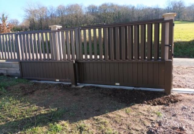 Portail, portillon et clôture aluminium posés près d’Aunay-sur-Odon par Laro Aménagement d'intérieur