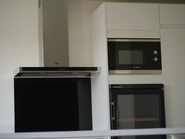 CUISINE BLANC BRILLANT APPARTEMENT CAEN PAR LARO AMENAGEMENT D'INTERIEUR