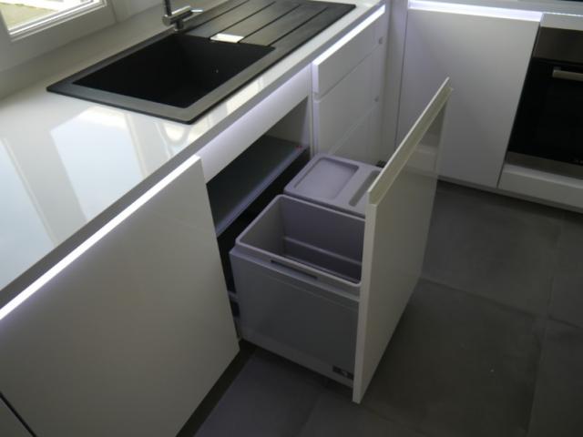 CUISINE BLANC BRILLANT APPARTEMENT CAEN PAR LARO AMENAGEMENT D'INTERIEUR