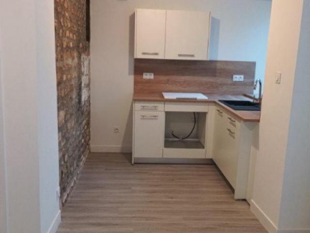 Rénovation d'un ancien appartement pour la location par Laro Aménagement d'intérieur