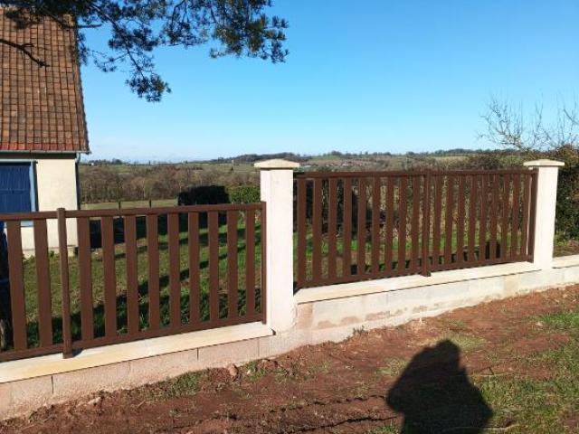 Portail, portillon et clôture aluminium posés près d’Aunay-sur-Odon par Laro Aménagement d'intérieur