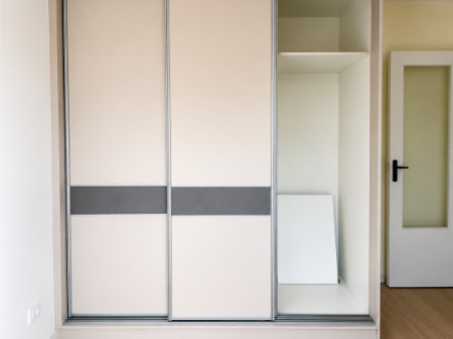 Réalisation d’un placard sur mesure avec portes coulissantes dans une chambre à Caen