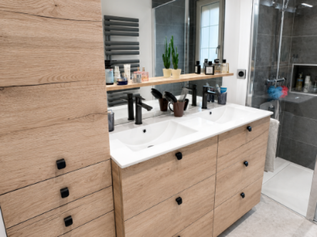 ✨ Rénovation complète d’une salle de bain moderne et chaleureuse ✨