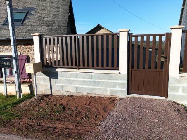 Portail, portillon et clôture aluminium posés près d’Aunay-sur-Odon par Laro Aménagement d'intérieur