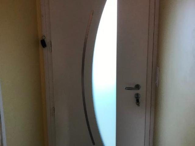 PORTE D'ENTRÉE ALUMINIUM MODÈLE CYTISS 7 PAR LARO AMENAGEMENT D'INTERIEUR