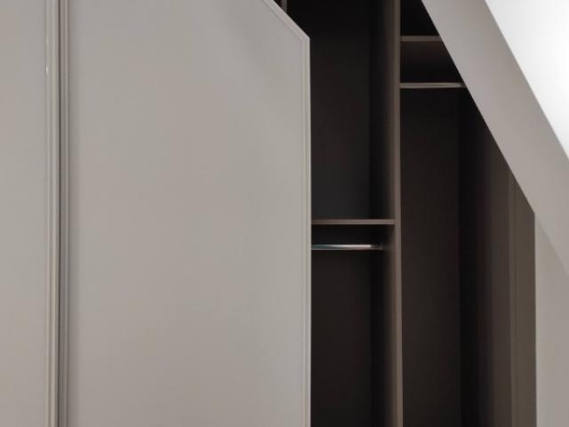 UN DRESSING SUR-MESURE SOUS PENTE PAR LARO AMENAGEMENT D'INTERIEUR