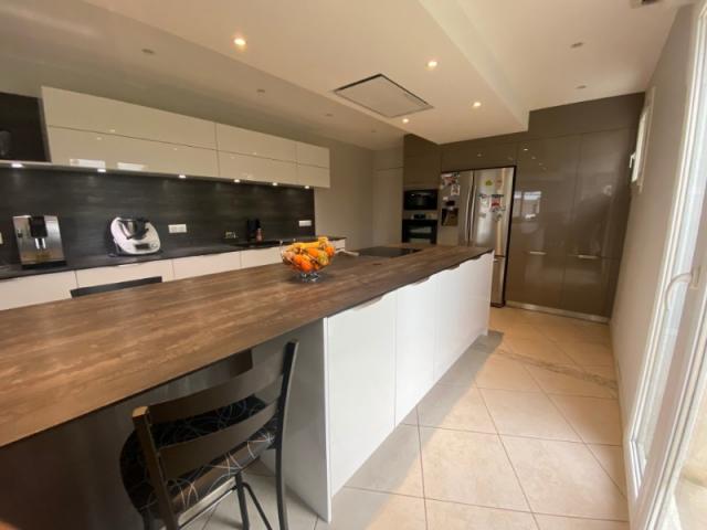 Nouvelle réalisation par LARO, entreprise de rénovation d’intérieur et cuisiniste à Caen