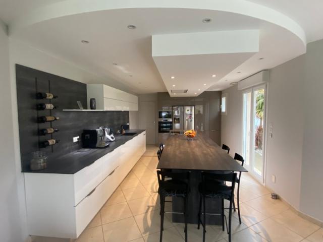Nouvelle réalisation par LARO, entreprise de rénovation d’intérieur et cuisiniste à Caen