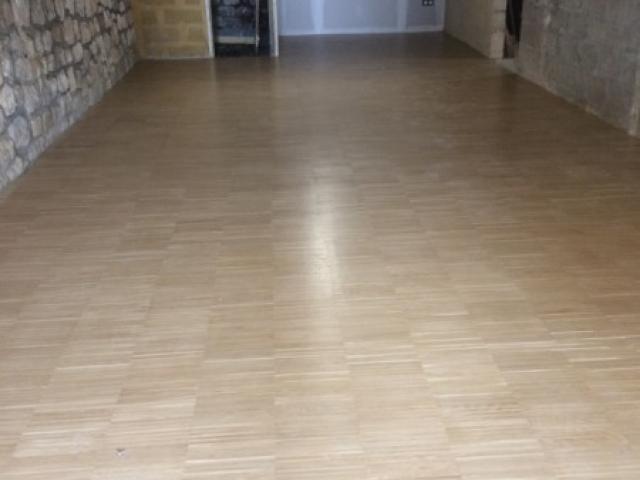 PARQUET SUR CHANT POUR SALLE DE DANSE DOUVRES LA DELIVRANDE