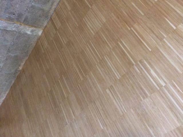 PARQUET SUR CHANT POUR SALLE DE DANSE DOUVRES LA DELIVRANDE