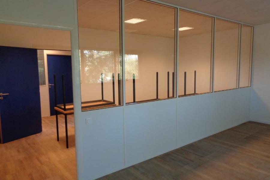 CLOISONS MODULAIRES ALUMINIUM PAR LARO AMENAGEMENT D'INTERIEUR