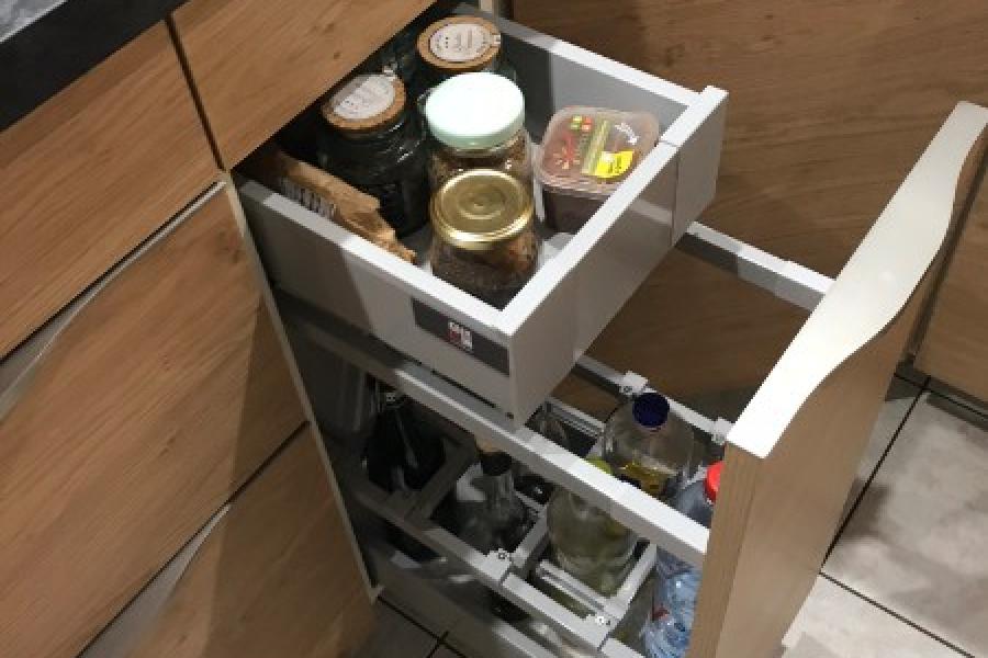 CUISINE MÉLAMINÉ AVEC DÉCOR BOIS CHÊNE ET POSE D'UNE VERRIÈRE