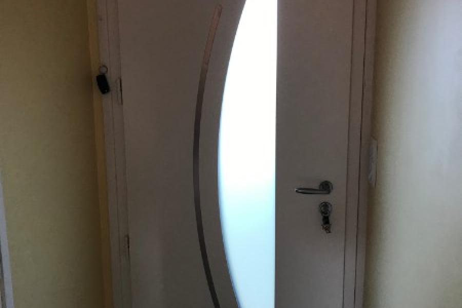 PORTE D'ENTRÉE ALUMINIUM MODÈLE CYTISS 7 PAR LARO AMENAGEMENT D'INTERIEUR