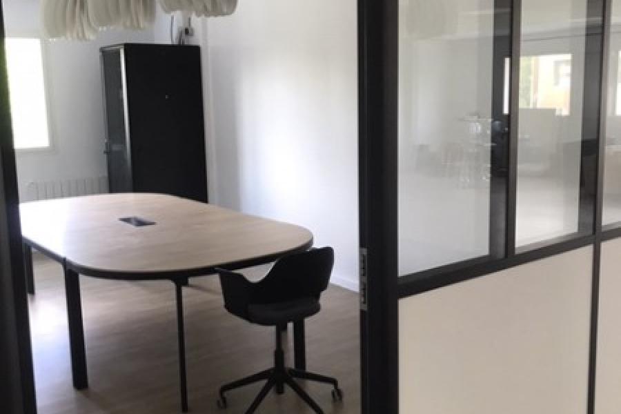 AGENCEMENT DE BUREAUX PROFESSIONNELS RÉALISÉ PAR LARO AMÉNAGEMENT D'INTÉRIEUR