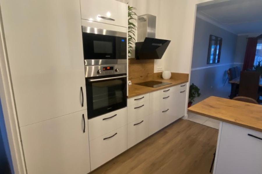 Rénovation et aménagement d’intérieur d’une maison sur Courseulles sur Mer avec la réalisation par Laro