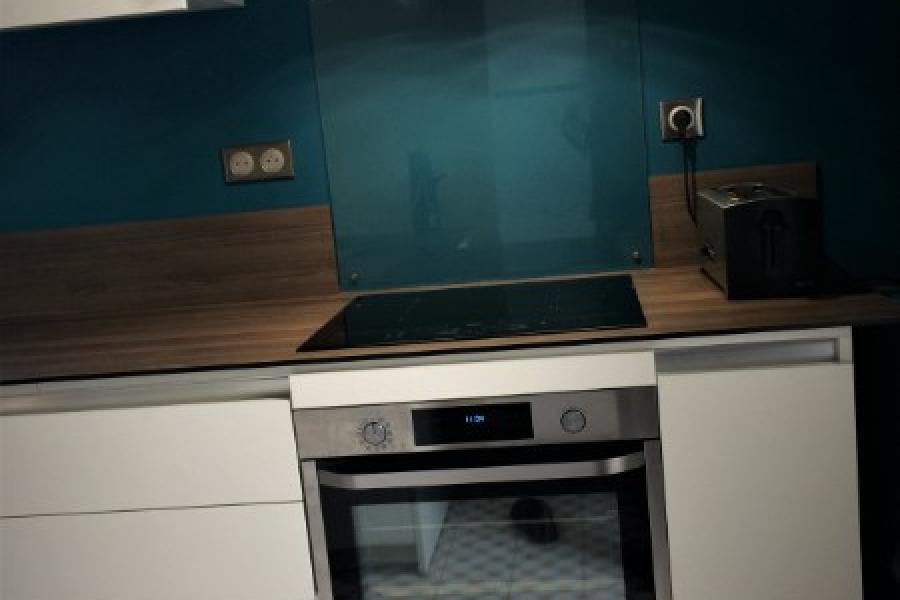 CUISINE SANS POIGNEES MELAMINE BLANC PLAN DE TRAVAIL COMPACT 
