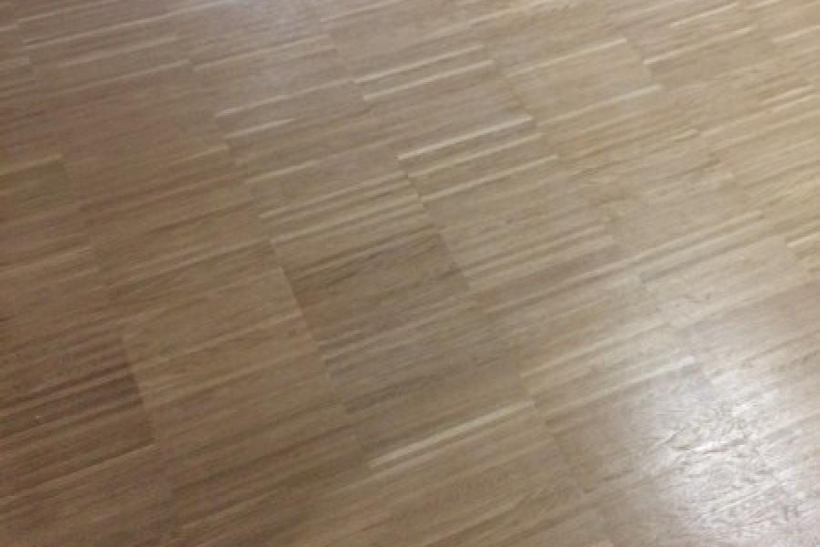 PARQUET SUR CHANT POUR SALLE DE DANSE DOUVRES LA DELIVRANDE